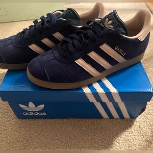 🔥NAVY BLUE ADIDAS GAZELLES🔥